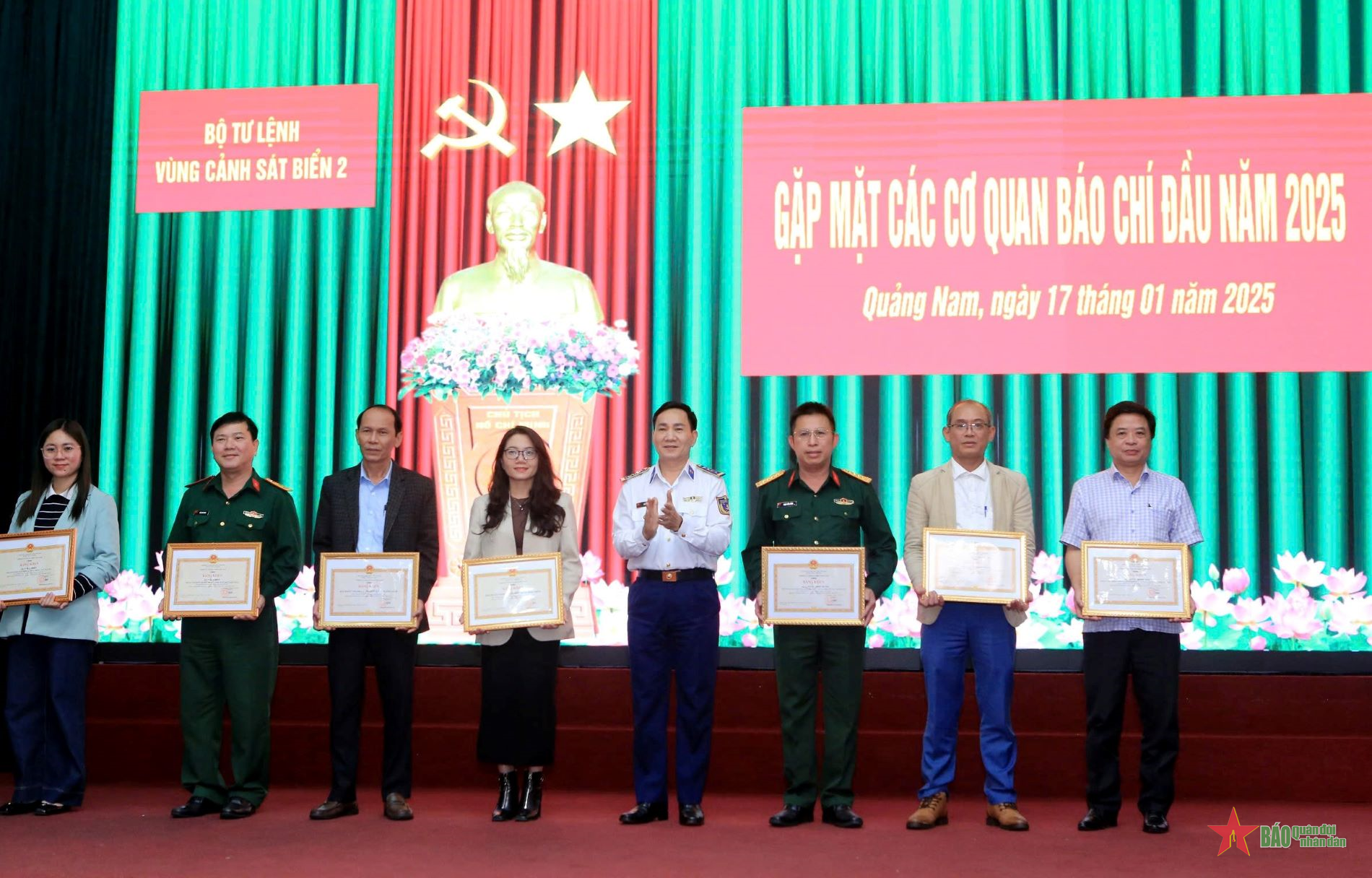 Bộ tư lệnh Vùng Cảnh sát biển 2 gặp mặt báo chí đầu năm